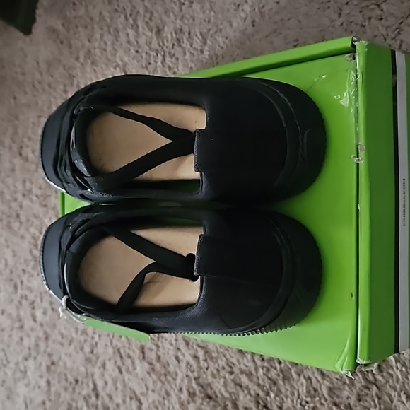 New- worn once- Cariuma Canvas Sneaker - Picture 6 of 10